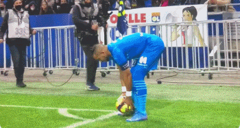 和黄潜方面起冲突，阿德耶米：我认为双方有互相挑衅的行为