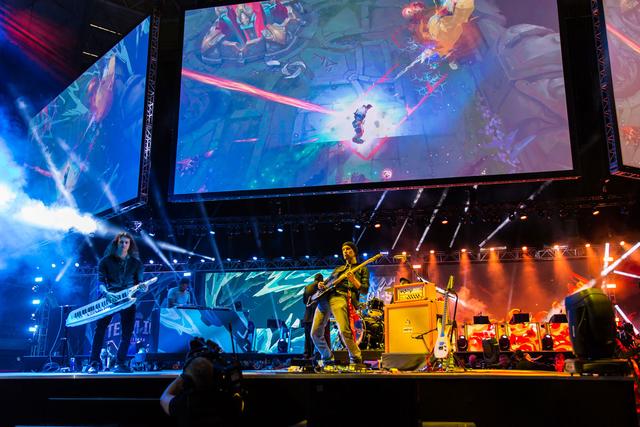 LPL S赛两冠，哪个冠军的含金量更高？